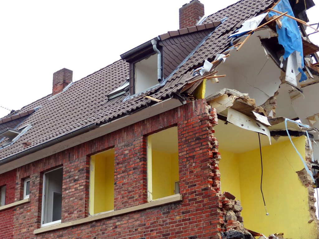 How to Choose the Right Crush Demolition Service Provider